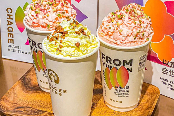 通过加盟霸王茶姬，开启属于您的创业新纪元，抢占茶饮行业的制高点！