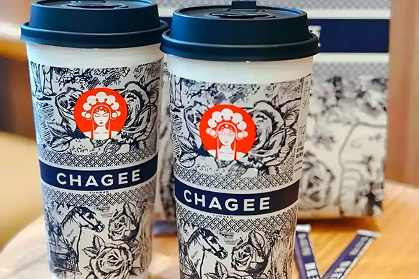 通过加盟霸王茶姬，抓住茶饮行业快速发展的风口，创造属于你的商业成功！